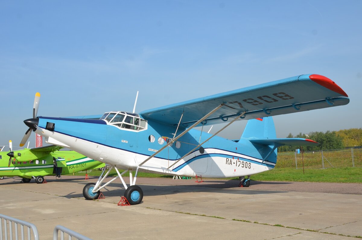 Один из вариантов замены Ан-2, представленный на МАКС-2019. По имеющейся информации "Байкал" тоже будет монопланом, но с 2 двигателями.