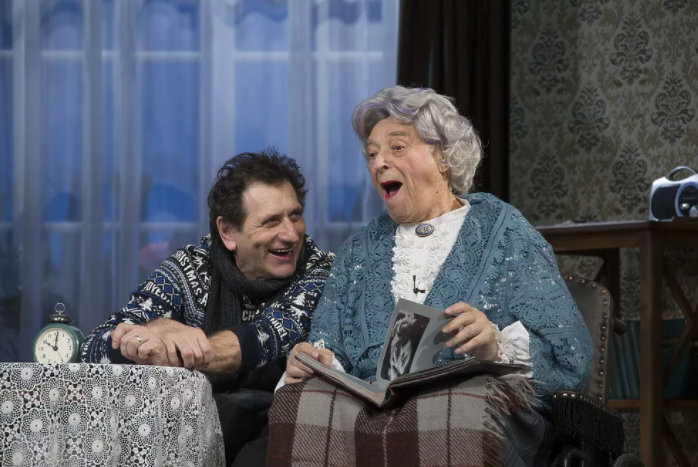 Владимир Этуш в спектакле «Бенефис»