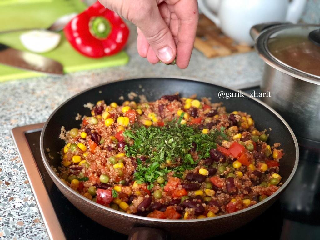 Может быть и гарниром и самостоятельным блюдом