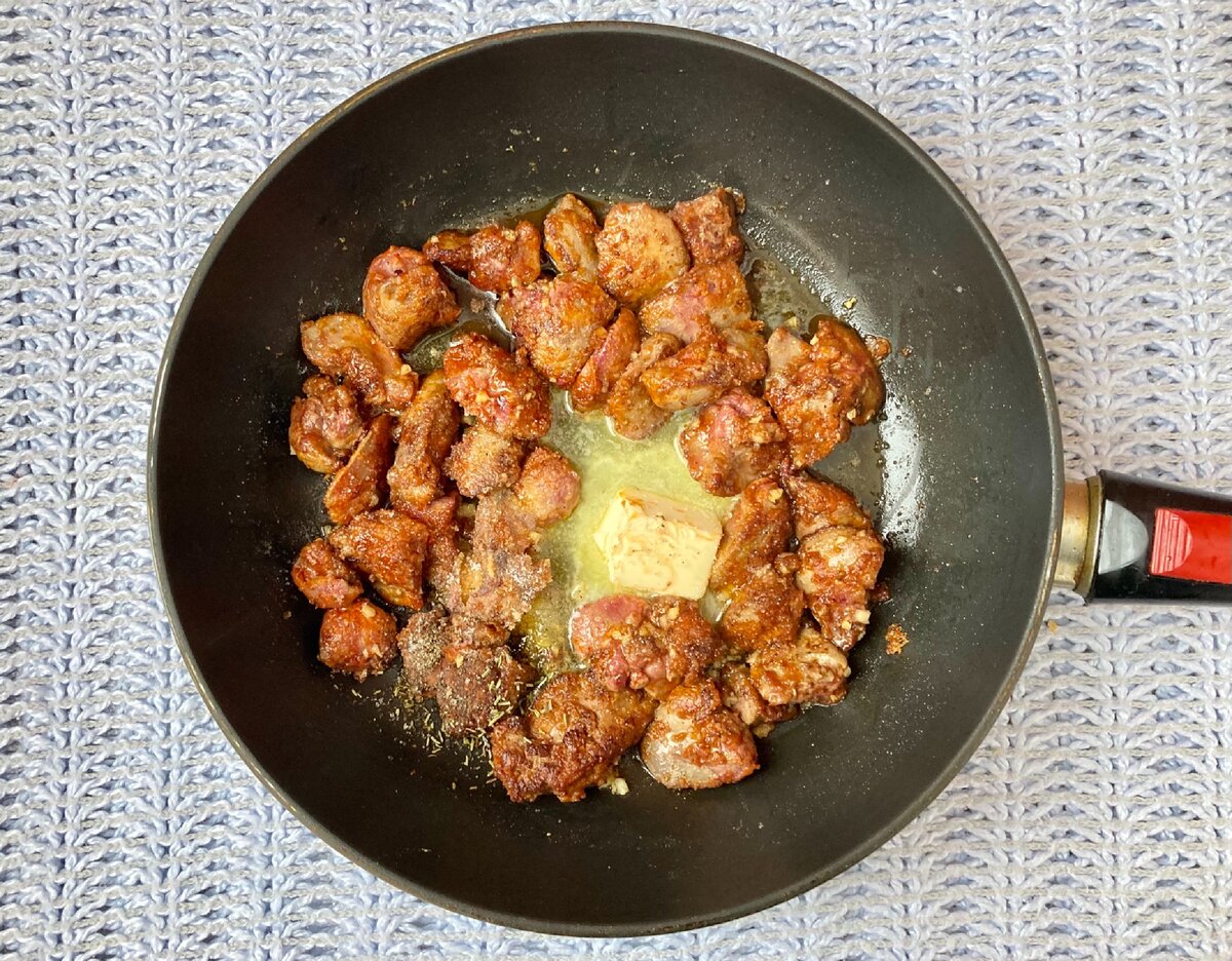 цыганка готовит галина кухня мясные блюда. традиционное цыганское блюдо. печёночный торт из куриной печени. танин кухня. печень куриная в сметанном соусе.