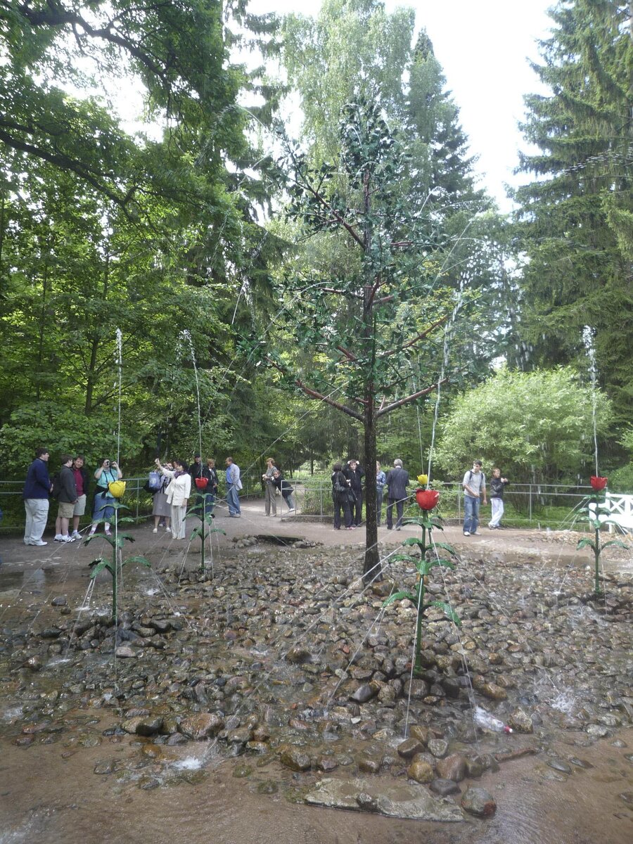 Фото с сайта: https://www.spb-guide.ru/page_18188.htm#foto-3