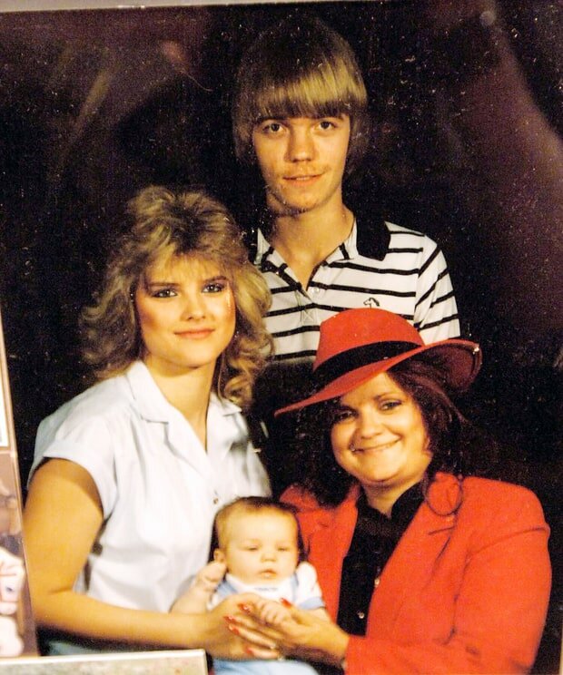 Билли Уэйн Смит и Анна Николь Смит с сыном и матерью.