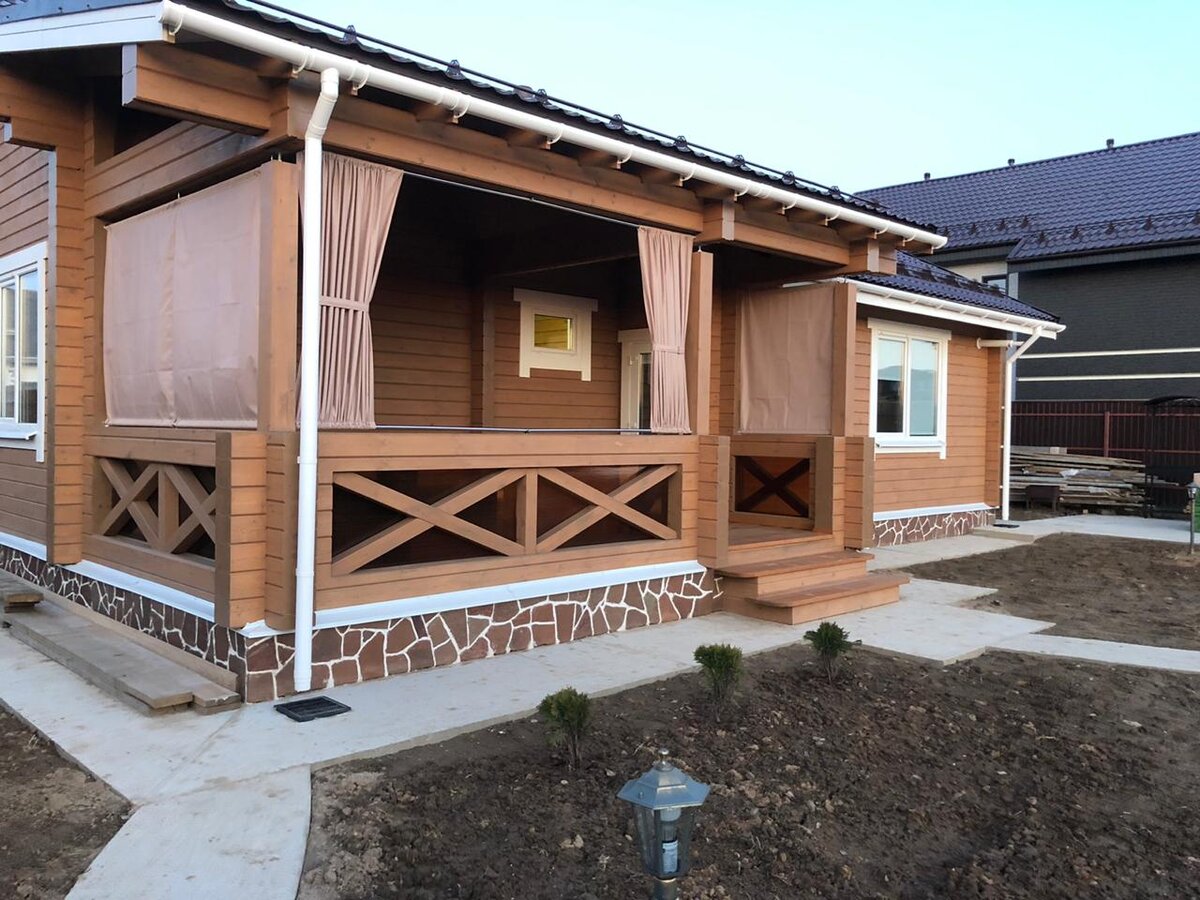 Пример уличных штор до подоконника