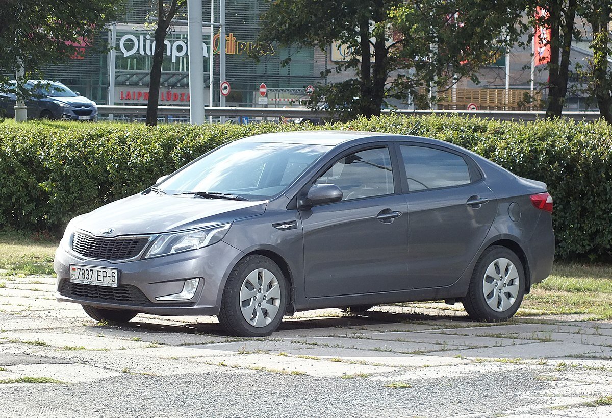 Условную Рио или Солярис можно перепродавать из рук в руки добрые семь лет за ту же цену, что взял автомобиль в салоне                                                                                                  Peterolthof, CC BY-SA 4.0 <https://creativecommons.org/licenses/by-sa/4.0>, via Wikimedia Commons