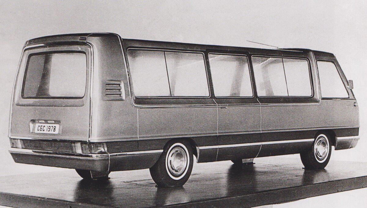 Макет автобуса третьего поколения ЗИЛ-119-78. Фото из книги Дмитрия Дашко «Юность» автобус для избранных».