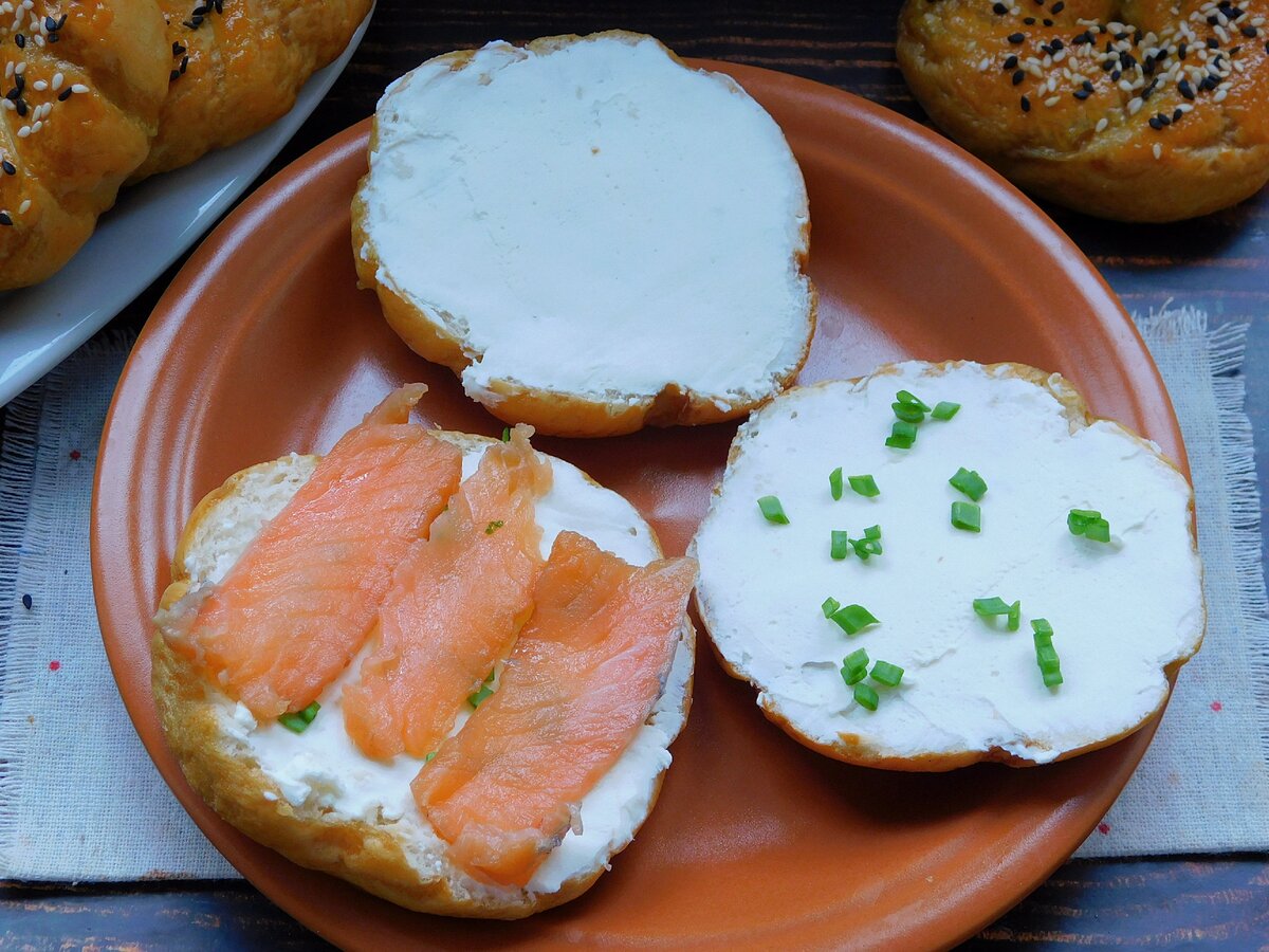 Бейглы: особенные булочки с вкуснейшей начинкой 🥯 | Еда на каждый день |  Дзен