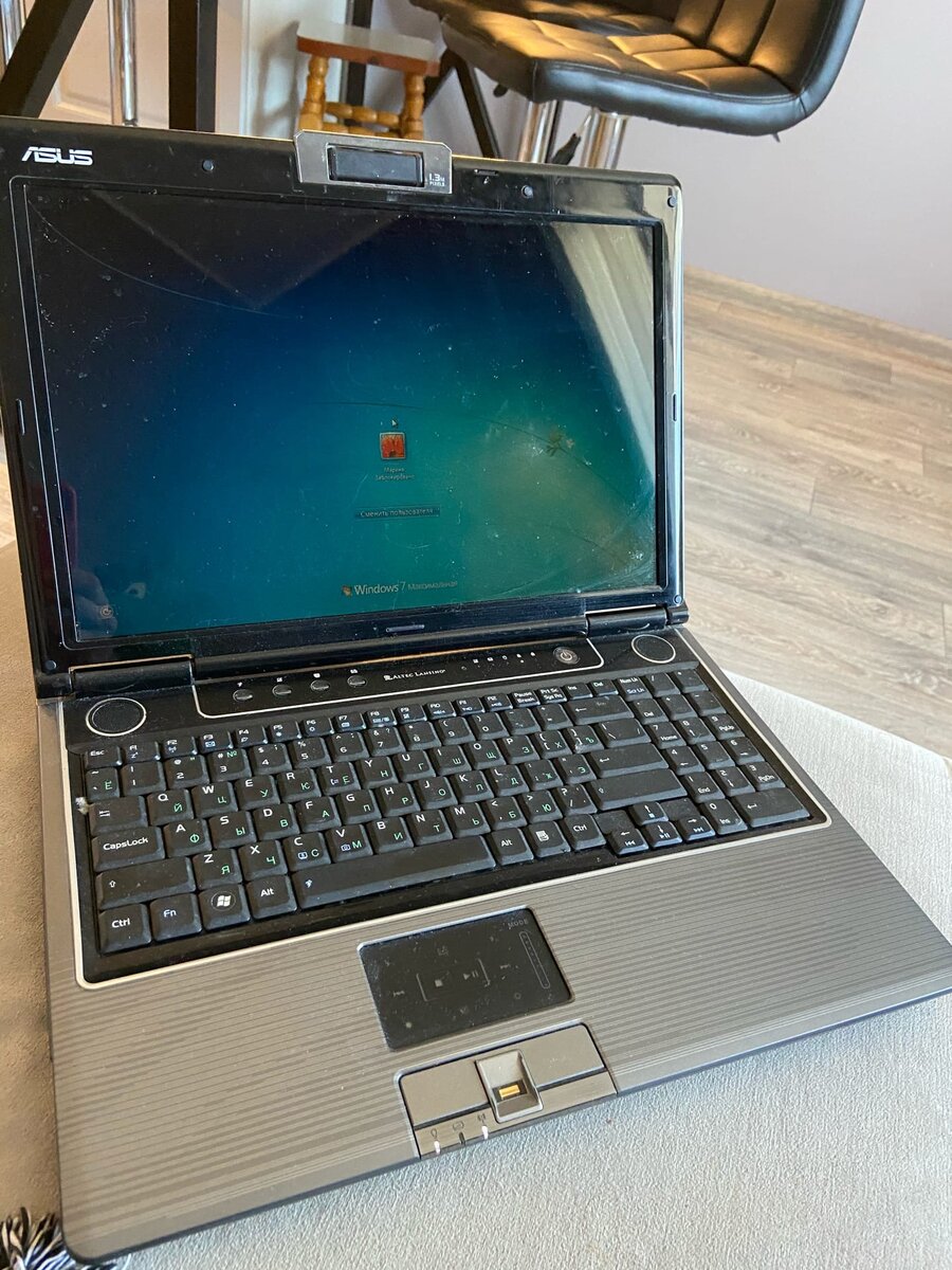Не обращайте внимание на состояние ноута, он где только не валялся