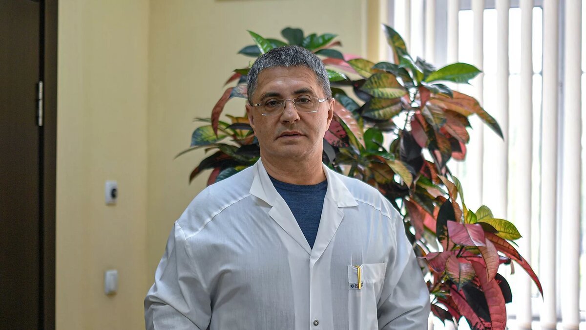 Мясников рассказал, чем нельзя запивать лекарства от высокого холестерина  10:31