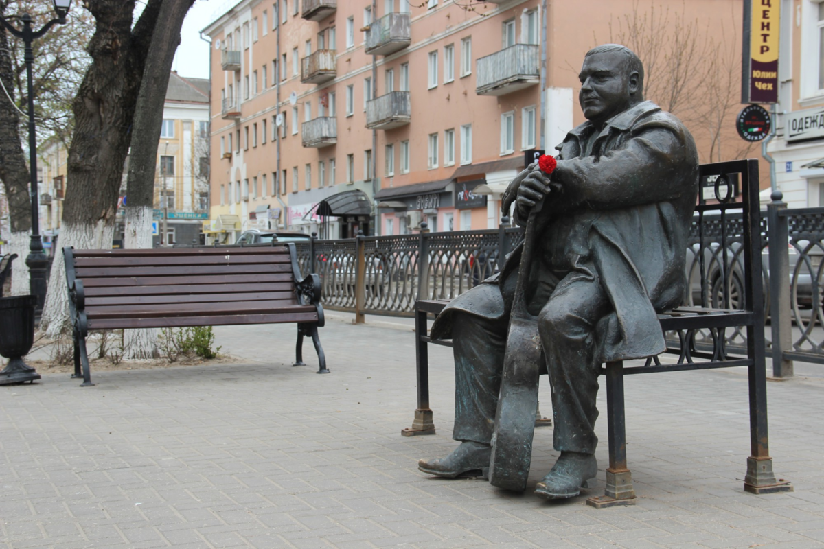 Памятник Михаилу кругу Тверь. Памятник кругу в Твери. Памятник Михаилу кругу Санкт Петербург.