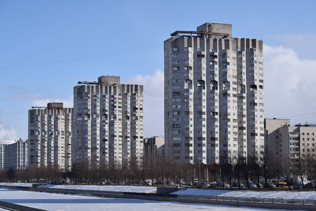 Дома на курьих ножках в Санкт-Петербурге