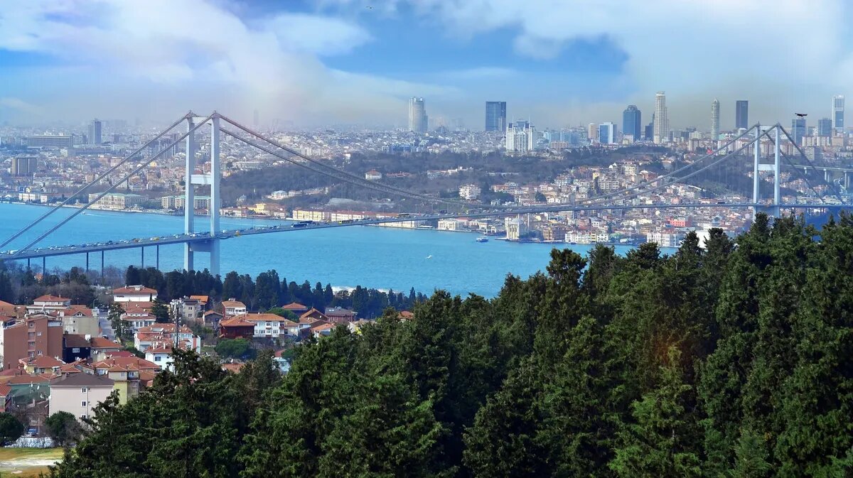 Многие люди мечтают о переезде в теплую страну. Фото: Pxfuel.com 