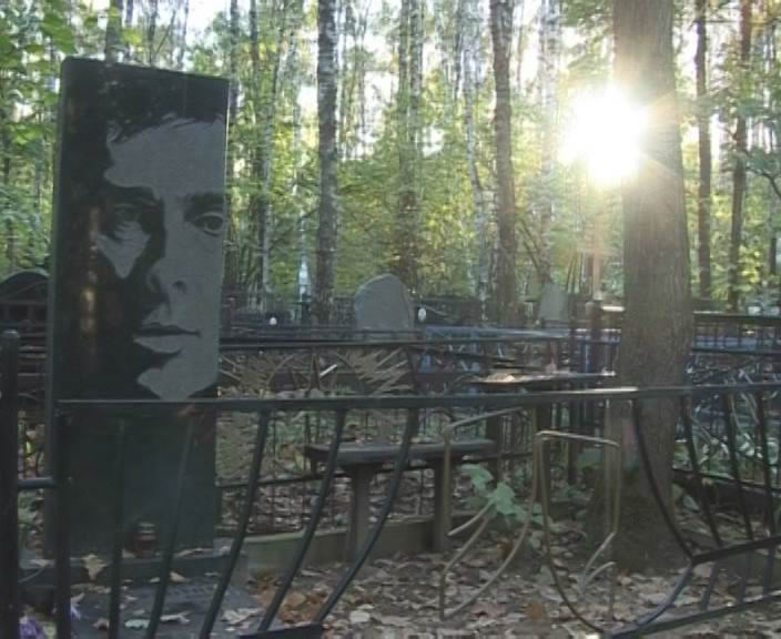  Такой талантливый  и такой недооцененный актер Андрей Болтнев прожил всего 49 лет. Его с большим трудом можно было назвать счастливчиком... Мама Андрея Болтнева была чемпионкой СССР по мотокроссу.-14