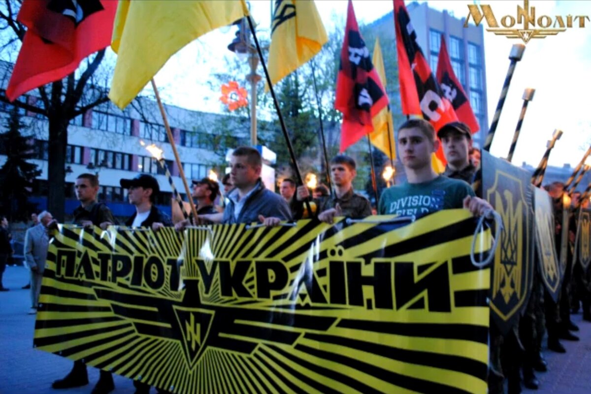 Боевая крыло организации "Патриот Украины". Оцените орла.