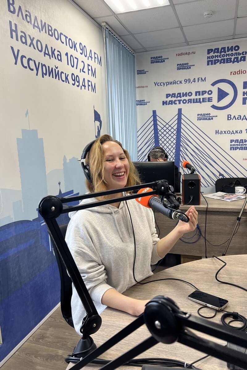    Каталина Веленцеи на радио «Комсомольская правда» во Владивостоке. Татьяна КЛАНОВЕЦ