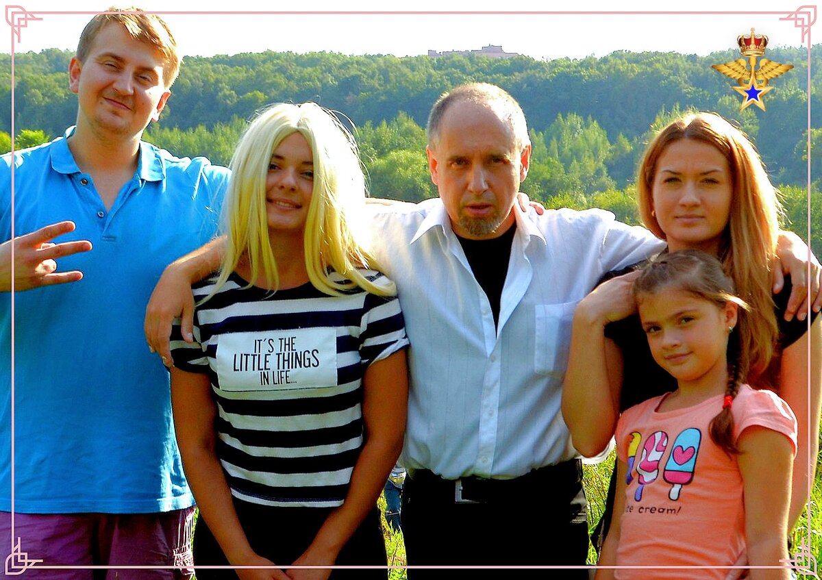 На фото с актёрами фильма "АНГЕЛ"