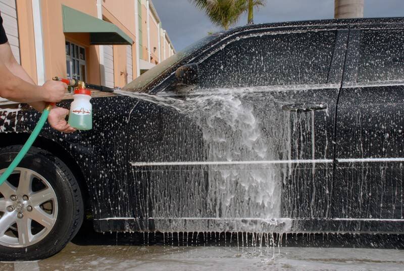Как и чем самостоятельно помыть автомобиль в домашних условиях