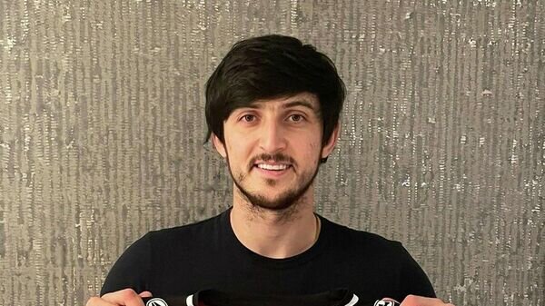    Сердар Азмун© официальный твиттер клуба "Байер"