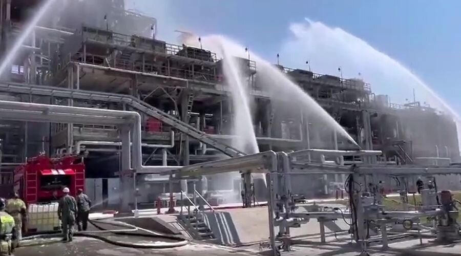 Окончание тушения небольшого возгорания на НПЗ.  фото: картинки  яндекса.