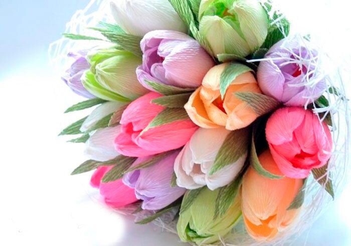 Тюльпаны из гофрированной бумаги своими руками