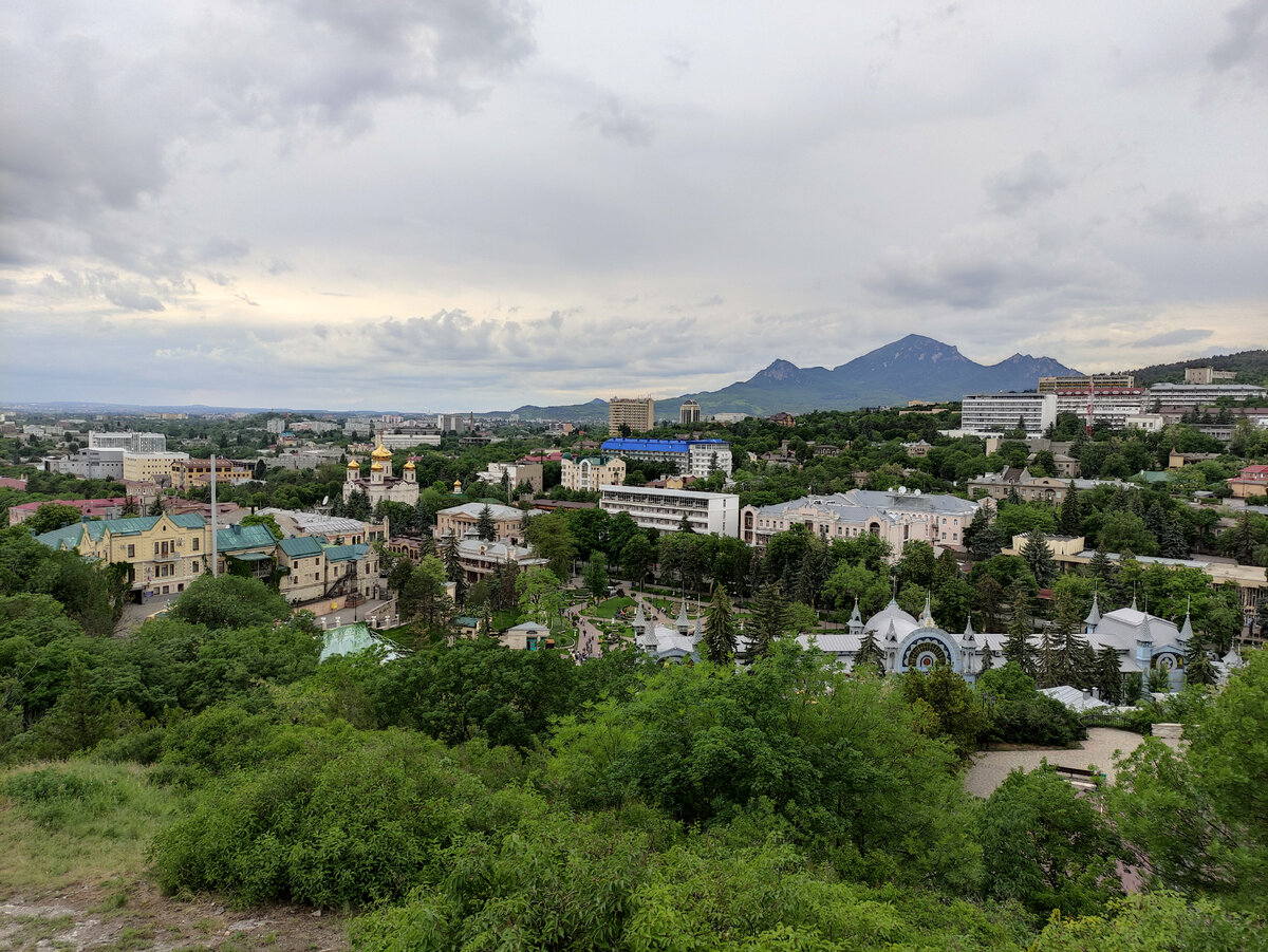 Вид на Пятигорск с Горячей горы, отрога горы Машук