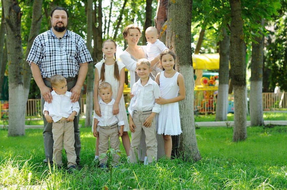 С Богом возможно все. Даже совмещение обязанностей мамы и депутата Государственной Думы. Семья Анны Кузнецовой