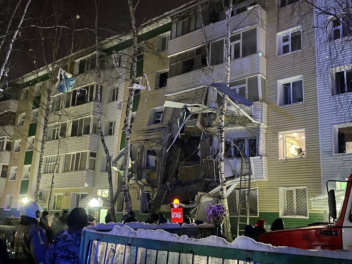    Под завалами подъезда в Нижневартовске могут находиться три человека