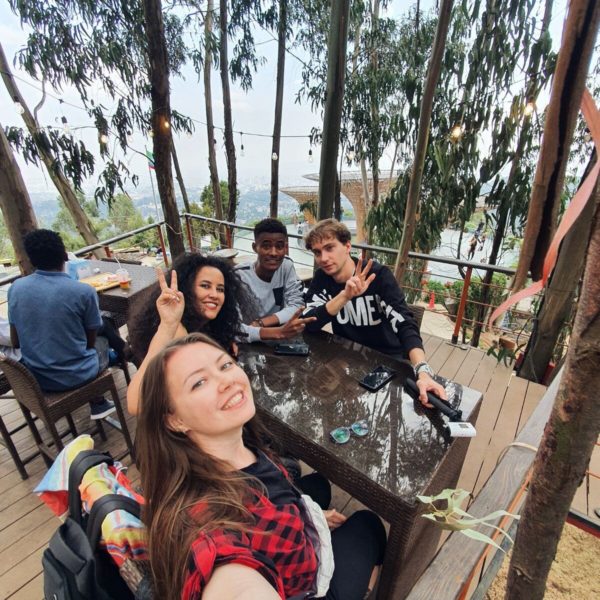 Отмечаем мой день рождения с Лидой, ее парнем Антоном и  двоюродным братом Гэбисом