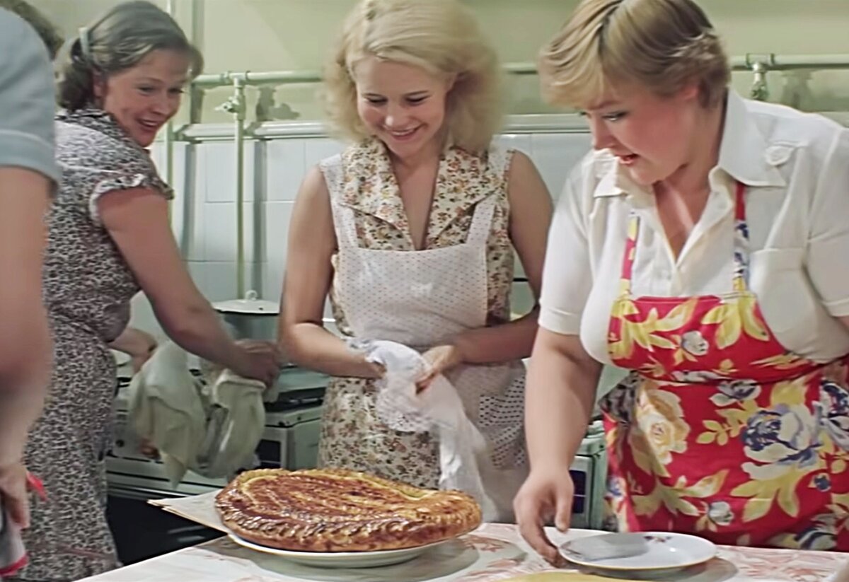 Кадр из фильма «Одиноким предоставляется общежитие», режиссер Самсон Самсонов, 1983 год.