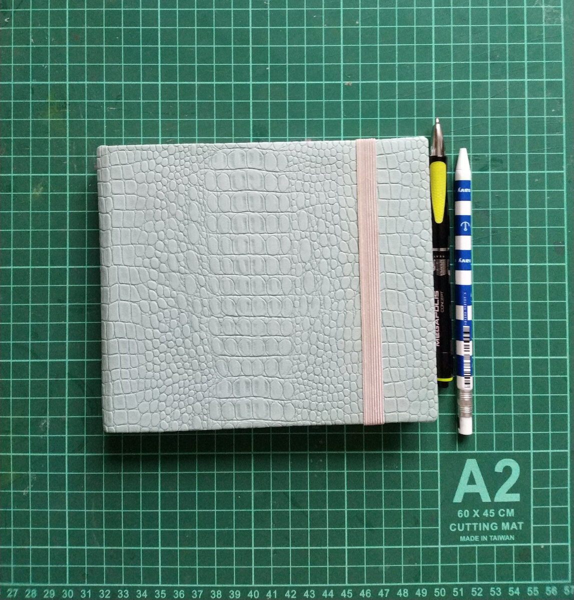 Самодельный скетчбук формата А5 с закосом под moleskine. / скетчбук :: сделал сам :: длинопост