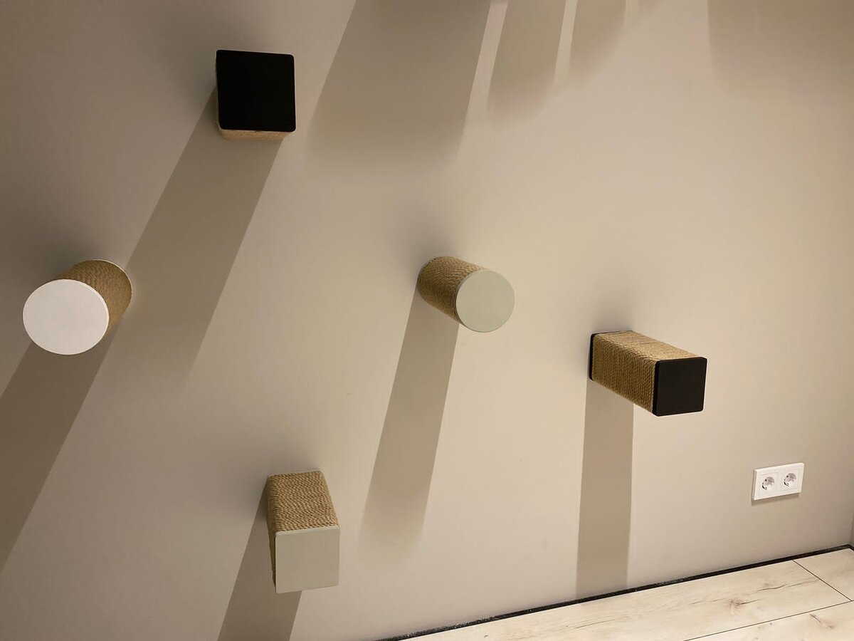 Настенная когтеточка для кошки Hunnkatt по индивидуальному заказу 