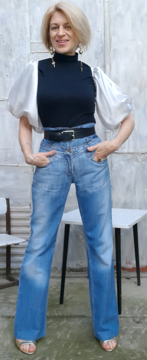 Двойной пояс на джинсах из секонд-хэнда.