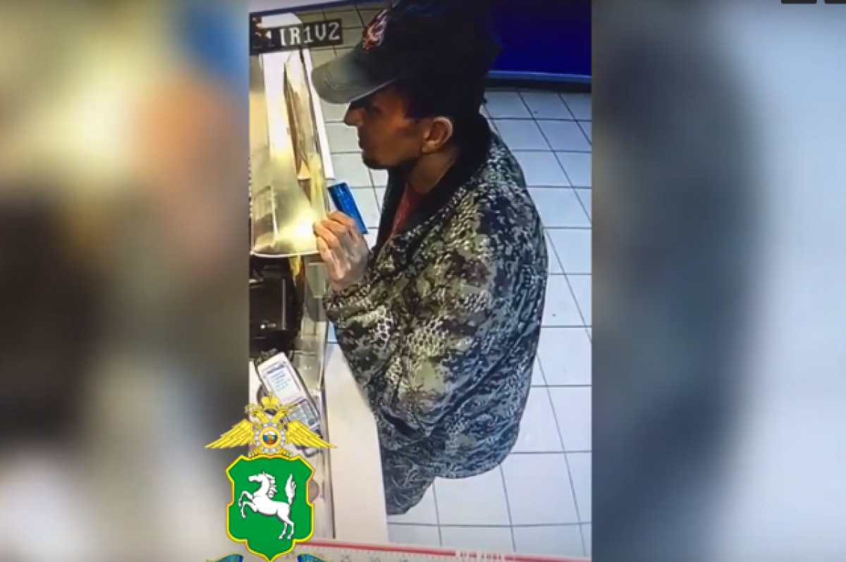    Полиция Томска задержала мужчину с татуировкой в виде перчатки на руке