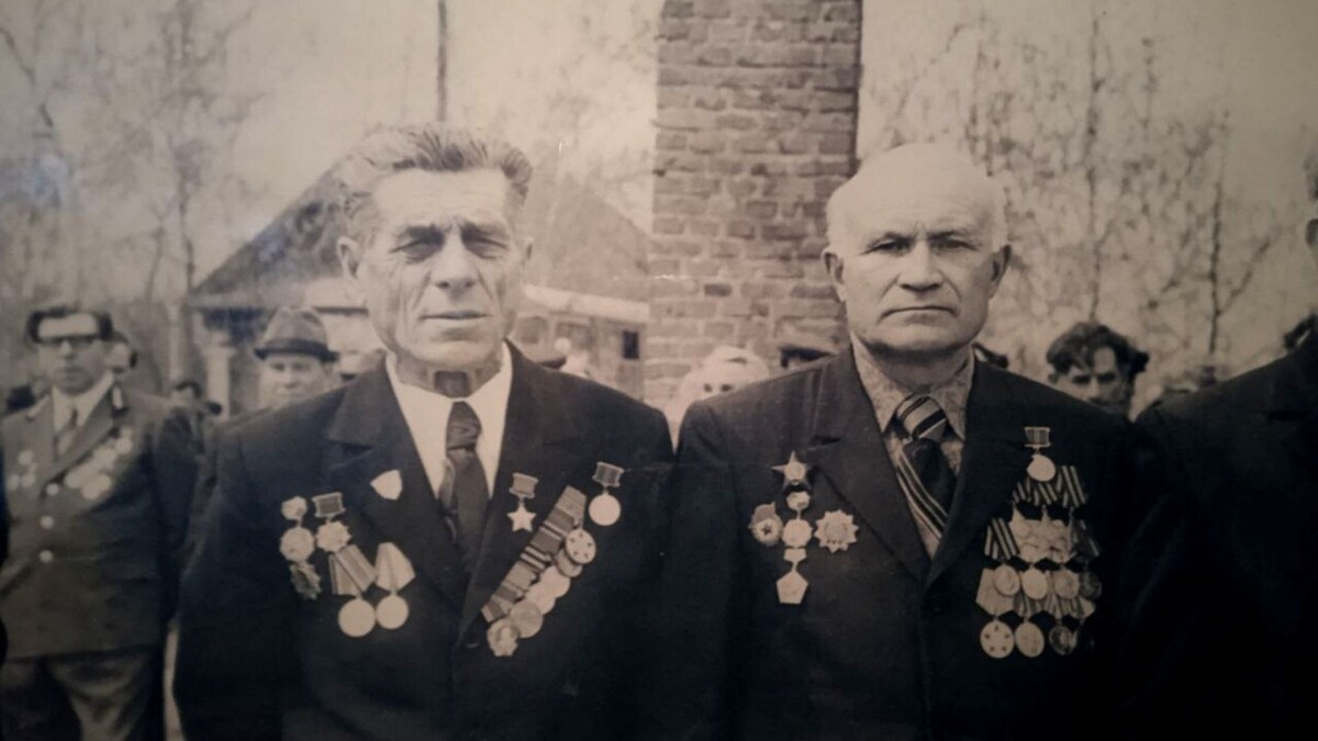 Парад 9 мая: И.К.Ключников - полный кавалер ордена Славы; Л.Г.Волков - герой СССР