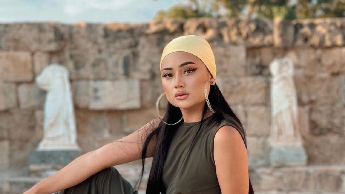    Анара Батырхан:instagram.com/anarabatyrkhan