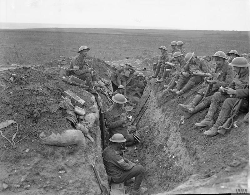 Британские солдаты в окопах. Отдых перед очередным наступлением.