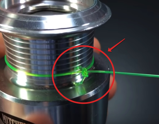 простой способ завязать леску к катушке