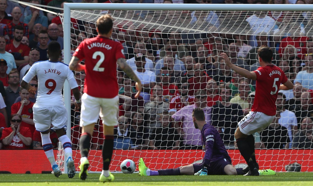 Неожиданный гол Джордана Айю в ворота Давида Де Хеа.