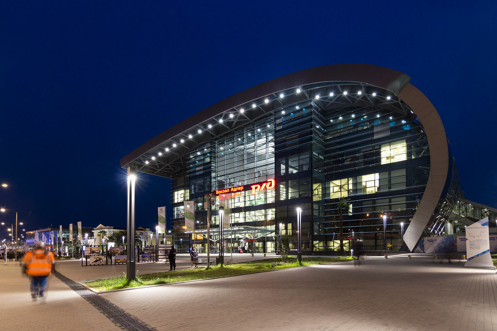 Железнодорожный вокзал в Адлере