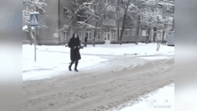 Недовольная девушка