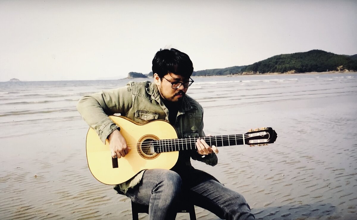 Гитарист Джу вон Парк.