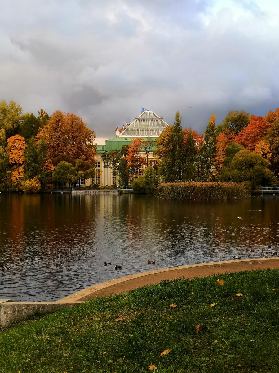 Вид на Таврический дворец. 