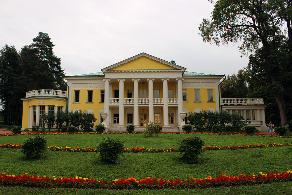 Русские дворянские усадьбы 19 века. Какой представляется жизнь в дворянской усадьбе. Поместье дворян 19 века в россии. Мир дворянской усадьбы 18 века. Сообщение о дворянской усадьбе ясная поляна-.