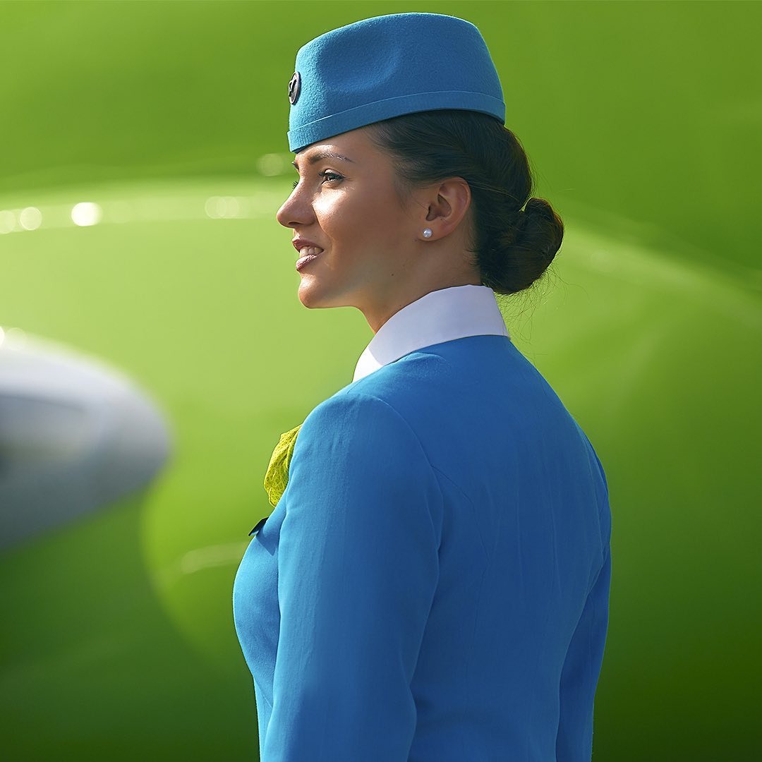 А стюардессы на зеленых самолетах вообще душки)