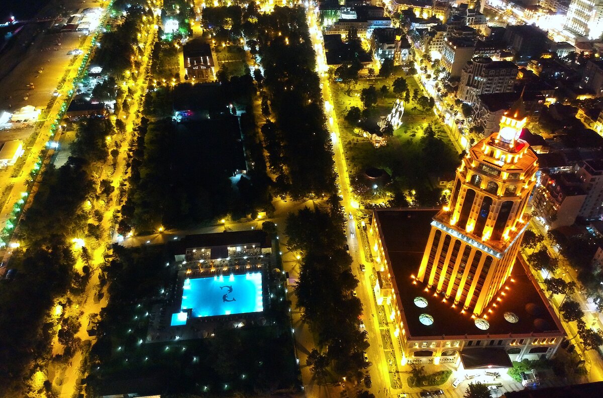 Ночной Батуми, Грузия.