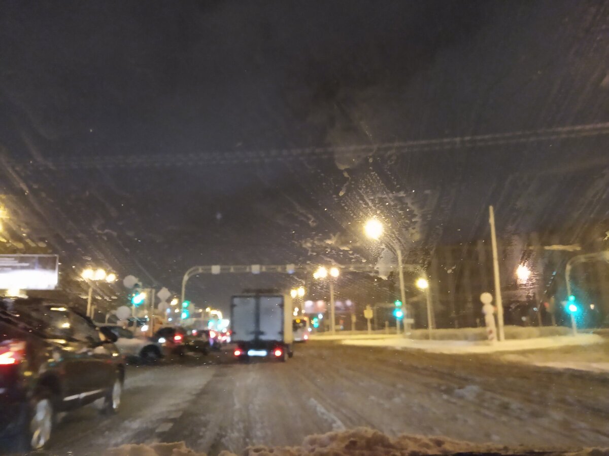 Фото не ахти, но видно, что занесло вообще все знаки