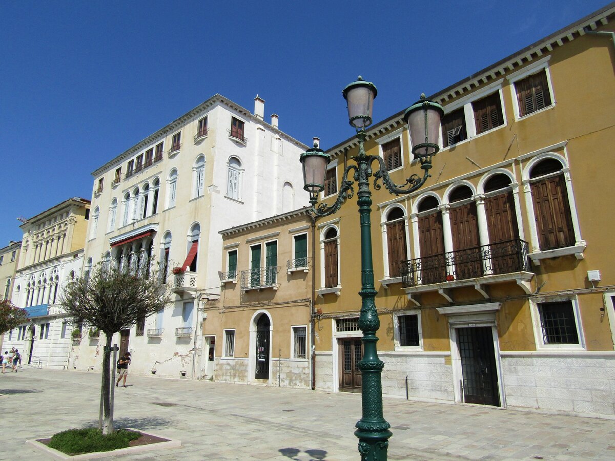 Венеция в августе. Набережная Дзаттере.