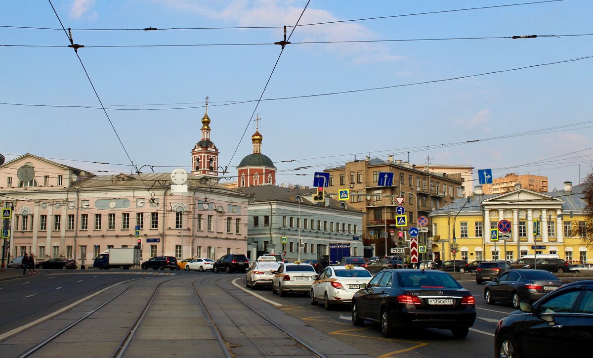 Сторону ул. Яузские ворота в Москве. Площадь Яузских ворот в Москве. Китай город улица солянка. Угол солянки и Яузского бульвара.