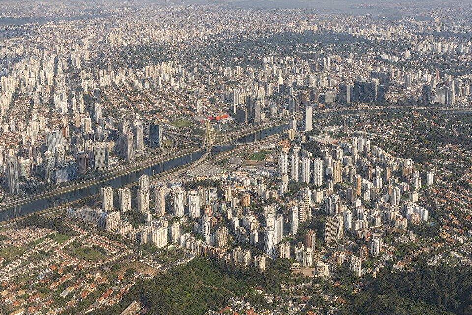 https://cdn.pixabay.com/photo/2019/09/20/17/15/city-4492204_960_720.jpg