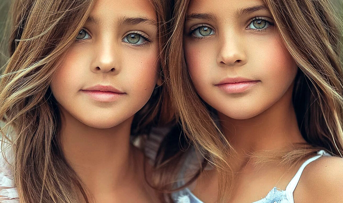 Ава и Лия (theclementstwins.com)