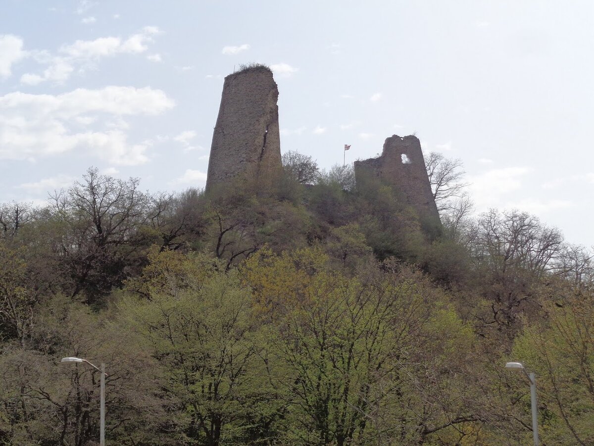 Остатки крепости Уджарма, дата постройки которой неизвестна.